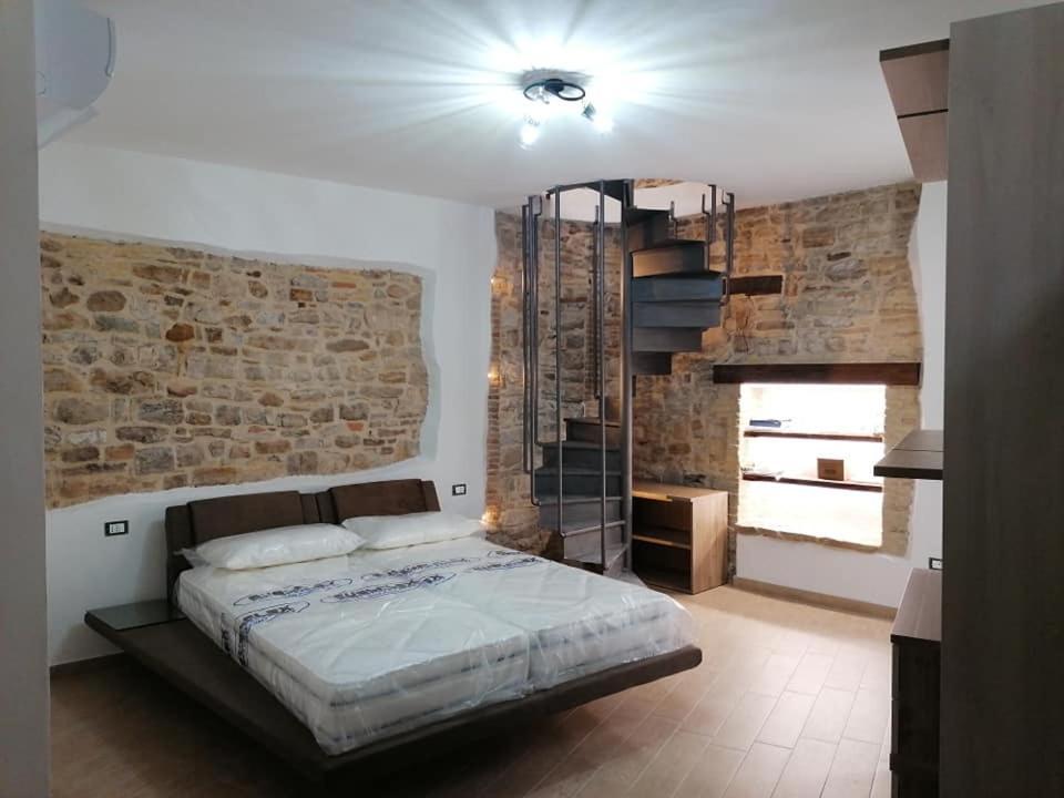 B&B Sotto Le Mura Pietra Montecorvino Екстериор снимка