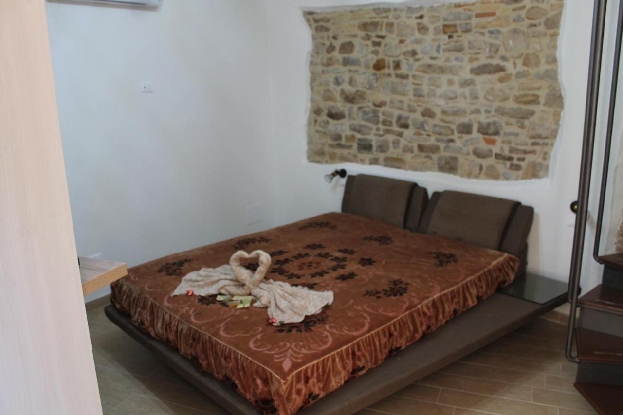 B&B Sotto Le Mura Pietra Montecorvino Екстериор снимка