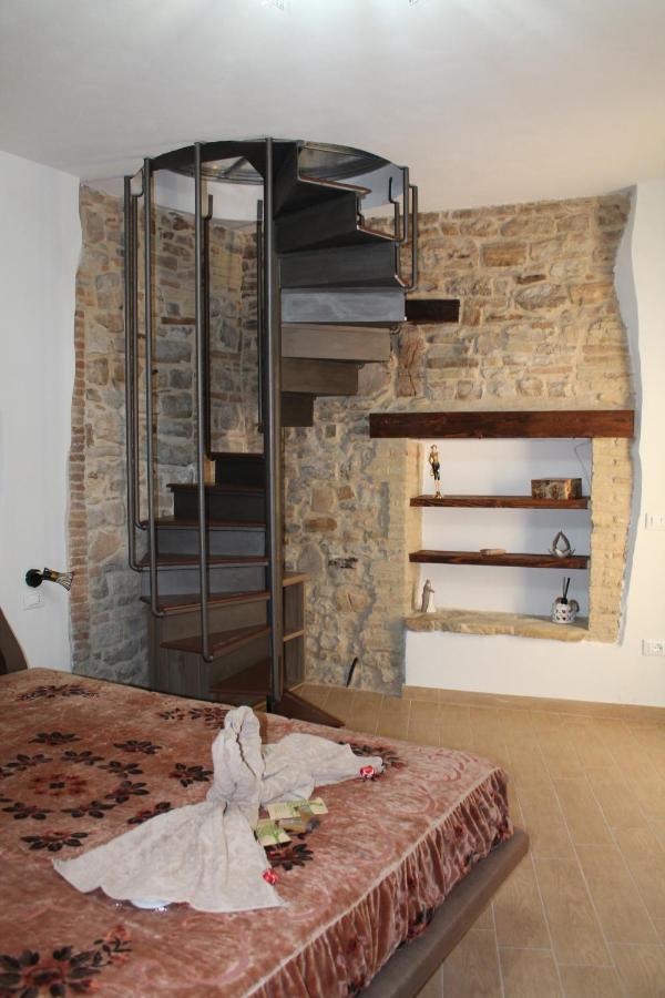 B&B Sotto Le Mura Pietra Montecorvino Екстериор снимка