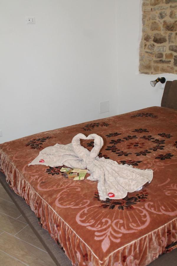 B&B Sotto Le Mura Pietra Montecorvino Екстериор снимка