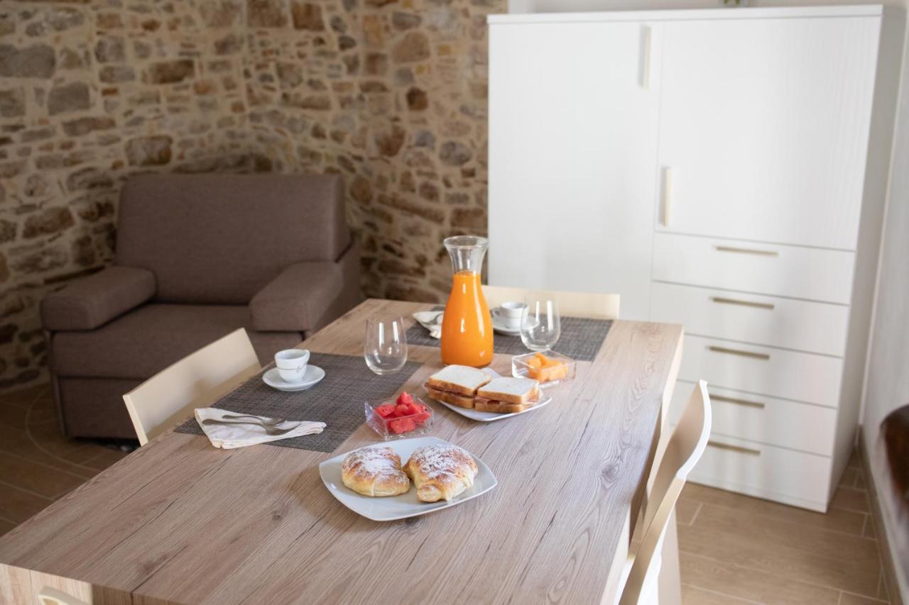 B&B Sotto Le Mura Pietra Montecorvino Екстериор снимка