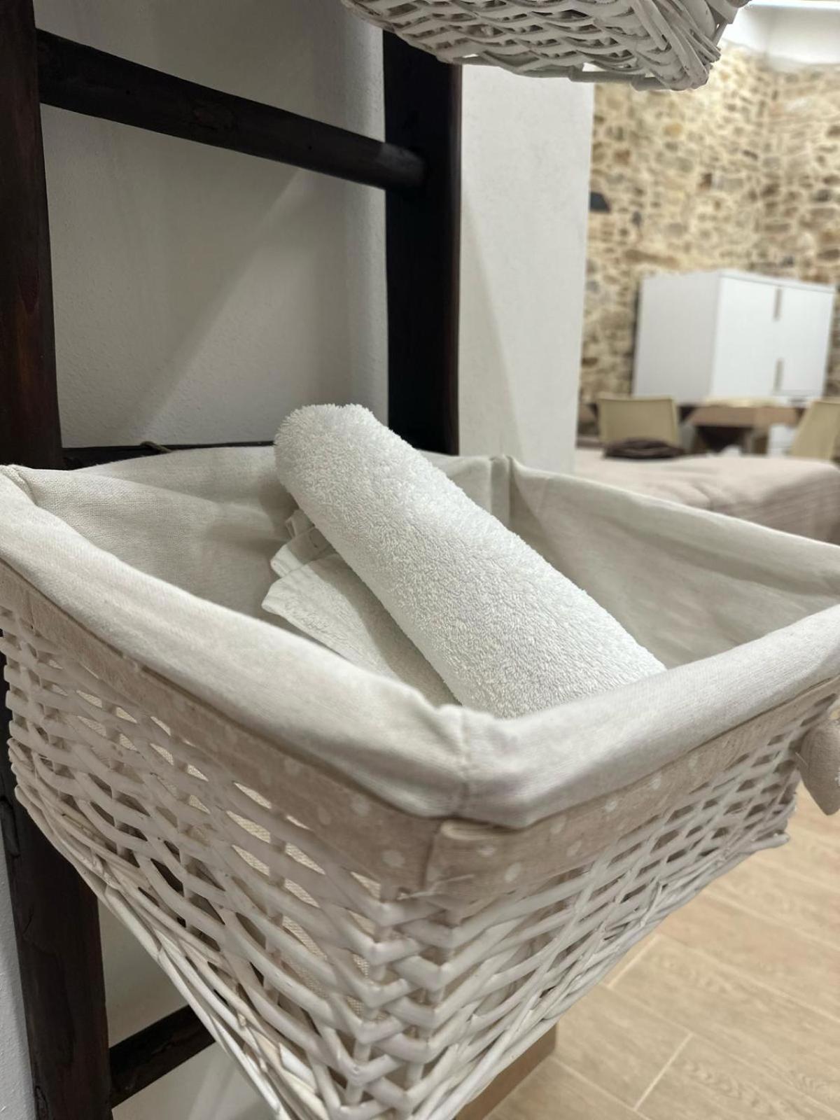 B&B Sotto Le Mura Pietra Montecorvino Екстериор снимка